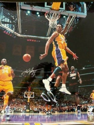 Kobe Bryant Hand Signed 16x20 Photo Psa/dna Authenticated Lakers Hofer