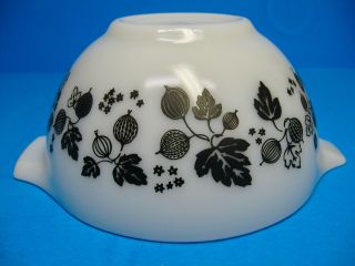 Vintage Pyrex " Gooseberry " Black On White Cinderella Mixing Bowl 441 1 ½ Pint