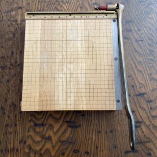 Vtg.  1950’s Ingento No 4 Maple Wood Cast Iron Paper Cutter Photo Trimmer School