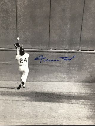 Willie Mays 16 X 20 The Catch Signed With Mays Holo And Jsa/coa