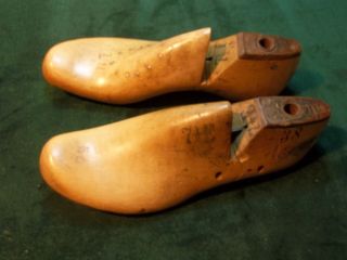VINTAGE PAIR Wood STUART Size 7 - 1/2 E 38 Shoe Factory Industrial Lasts 936 3