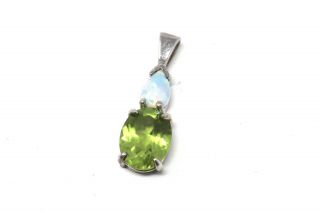 A Stunning Vintage 9ct White Gold Natural Opal & Peridot Dropper Pendant 28171