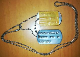 2 Vintage Us Military Dog Tags With Chains,  Us Navy - Vietnam War Era