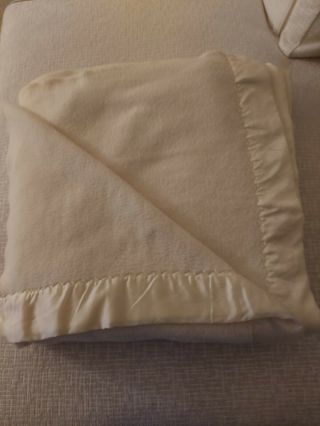 Vintage Fieldcrest Acrylic Blanket White Nylon Trim Usa Full Size 85 " X 83 "