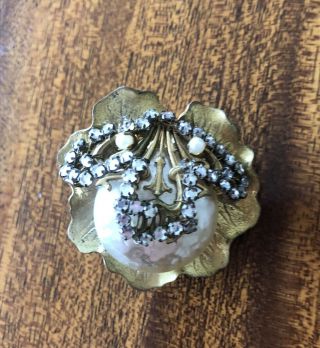Vintage Signed Miriam Haskell Gold Tone Baroque Pearl Pin Brooch Flower Shape