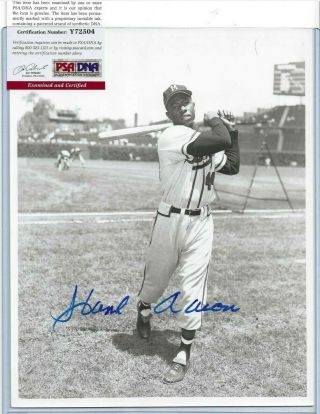 Hank Aaron Autographed Brace 8x10 Photo Milwaukee Braves Baseball Hofer Psa