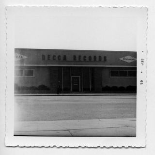 Za352c Vintage 1960s 3.  5 " Snapshot Photo La Hollywood Decca Records Building Lp