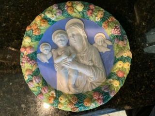 Vintage Madonna,  Child & Angels Hand - Painted Wall Hanging Dia.  9.  5” Italy,  MB285 2