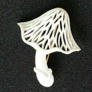 Signed Crown Trifari Vintage Figural Toadstool Mushroom Brooch Pin White Enamel