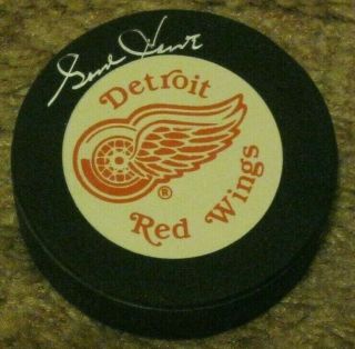 Gordie Howe Autographed Detroit Red Wings Official Game Puck Upper Deck