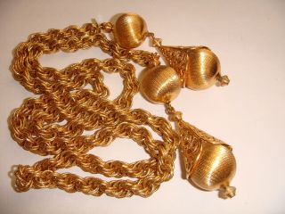 Vintage Signed Monet Gold Tone Twisted Rope Design Knot Necklace Filigree Pendan