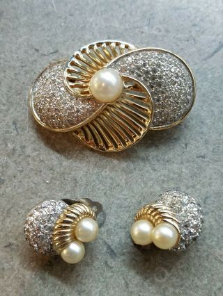 Vintage Jomaz Pave Rhinestone And Pearl In A Gold Tone Setting Pin And Earrings