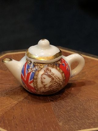 Vintage Dolls House 1/12 Artisan Rachel Munday Rm Queen Victoria Tea Pot C894