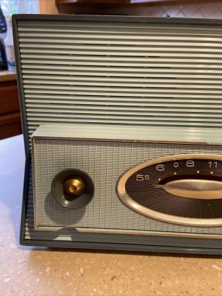 Vintage RCA Victor AM Radio Model Number 1 - RA - 52 1950’s 2