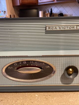 Vintage RCA Victor AM Radio Model Number 1 - RA - 52 1950’s 3