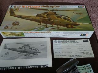 Vintage 1969 Revell Bell Huey Cobra Helicopter Model 1:32 Scale Vietnam Conflict