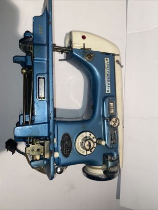 Vintage Universal Zig Zag Deluxe Metal Sewing Machine Model 111 2