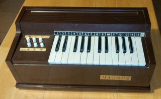 Magnus Vintage Tabletop Electric Chord Organ Model 300 25 Key