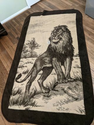 Vintage San Marcos Lion Blanket Reversibile - 48 " X 77 " - Flawed