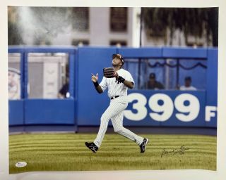 Bernie Williams York Yankees Autographed 16x20 Picture Jsa