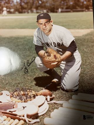 Yogi Berra York Yankees Autographed 8x10 Photo Beckett