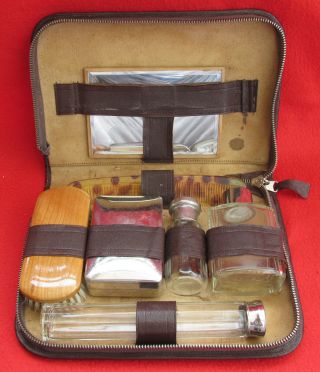 Vintage Old Travel Washing Toilet Bag Case Complete Set