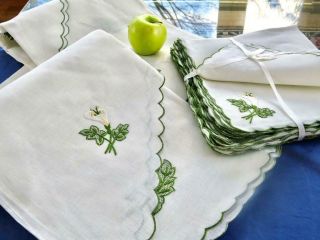 Vintage 60 " Round Tablecloth Topper 6 Napkins Hand Embroidered Calla Lily