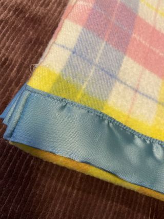 Vintage Unbranded Twin Pink Blue Acrylic Blanket Nylon Trim Edge 75 x 90 3