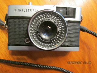 Olympus Trip 35 Point & Shoot 35mm Camera D.  Zuiko 1:28 F=40mm Lens.  Vintage