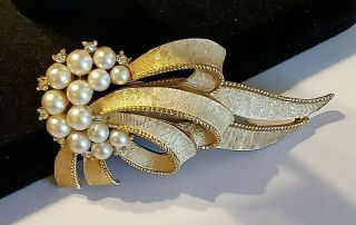 Vintage Signed Crown Trifari Faux Pearls Clear Rhinestones Gold Tone Ribbon Broo
