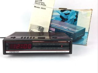 Vintage Soundesign Am/fm Electronic Clock Radio 3620 Walnut