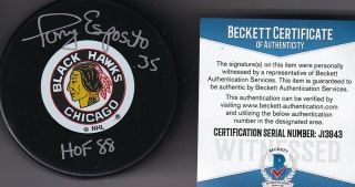 Beckett Tony Esposito " Hof 88 " Signed Chicago Blackhawks Licensed Logo Puck 3943