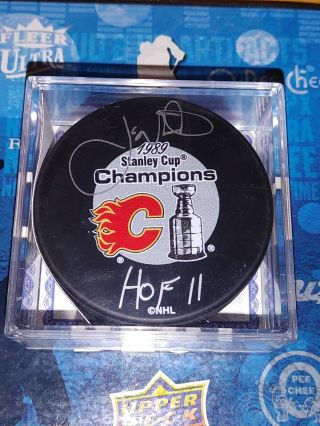Joe Nieuwendyk Autograph Puck Calgary Flames 1989 Stanley Cup Champions