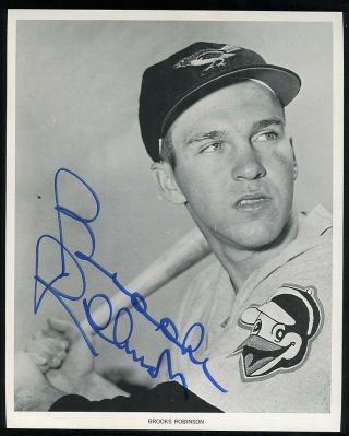Brooks Robinson Autographed B&w 8x10 Photo Mli
