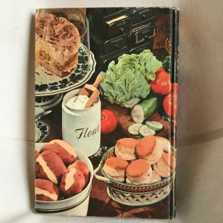 Betty Crocker ' s Picture Cook Book Revised and Enlarged Second Edition 2