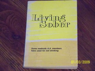 Alcoholics Anonymous 1986 1st Edition 12th Printing " Living Sober " Nearly