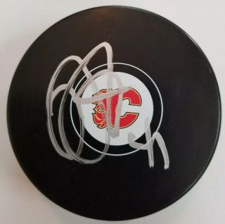 Mike Smith Signed / Autographed Calgary Flames Puck With Case.
