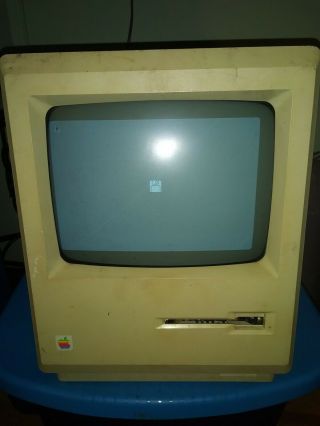 Apple Macintosh M0001 Computer Powers On Shows Floppy Disc Icon W/?