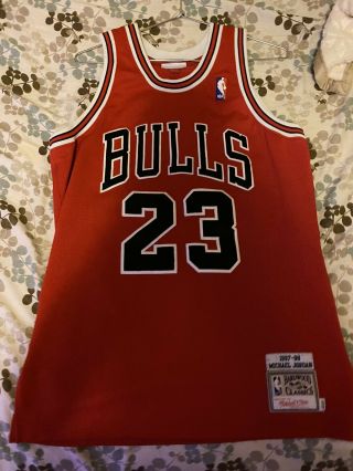 Authentic Michael Jordan Mitchell Ness 97 - 98 Chicago Bulls Jersey (size: M)
