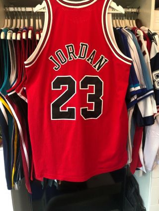 Authentic Michael Jordan Mitchell Ness 97 - 98 Chicago Bulls Jersey (size: Xl)