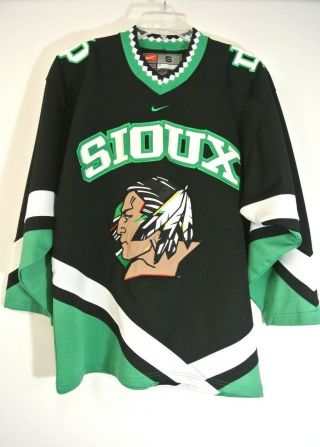 Und North Dakota Fighting Sioux Black Nike Hockey Jersey Size S (46)