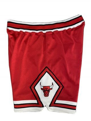Mitchell & Ness Authentic 1997 - 98 Chicago Bulls Red Shorts 2xl Xxl 52 (pre - Worn)