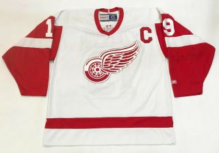 Vintage Ccm Detroit Red Wings Yzerman 19 Nhl Hockey Jersey White Adult L Canada