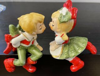 Vintage Lefton Christmas Boy And Girl Kissing Figurines Shelf Sitting