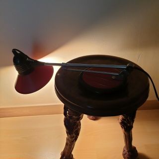 Lampe de bureau vintage flexible orientable rouge 3