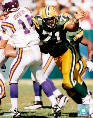 Santana Dotson 71 Green Bay Packers Licensed Unsigned Glossy 8x10 Photo Nfl A