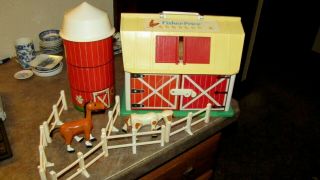 Vintage Fisher Price Farm Little People Mooing Barn & Silo Fence Animals 1986