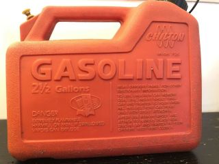 Vintage Chilton 2.  5 Gallon Vented Gas Can Model P25 Pre Ban