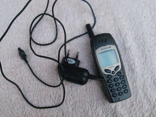 Ericsson A2618s Vintage Retro Brick Mobile Phone & Charger