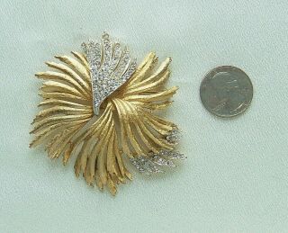 Vintage BSK Clear Crystal Rhinestone Textured Gold Tone Pin 2 2